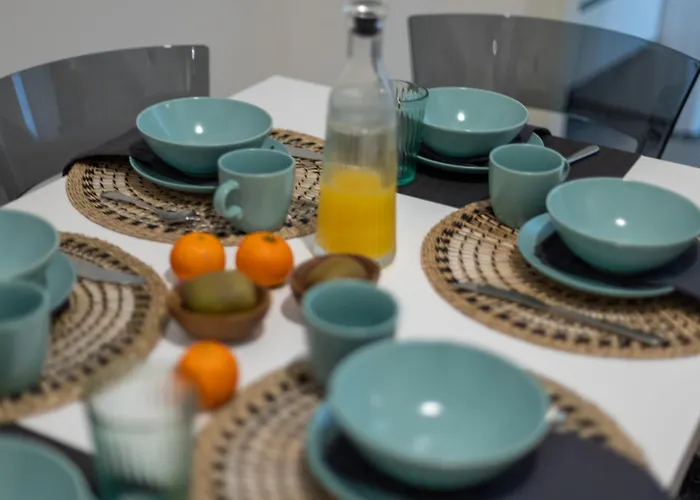 Stayeasy Quadronno33 - 3 Bedrooms, 2 Baths - Duomo Walking Distance * Milan