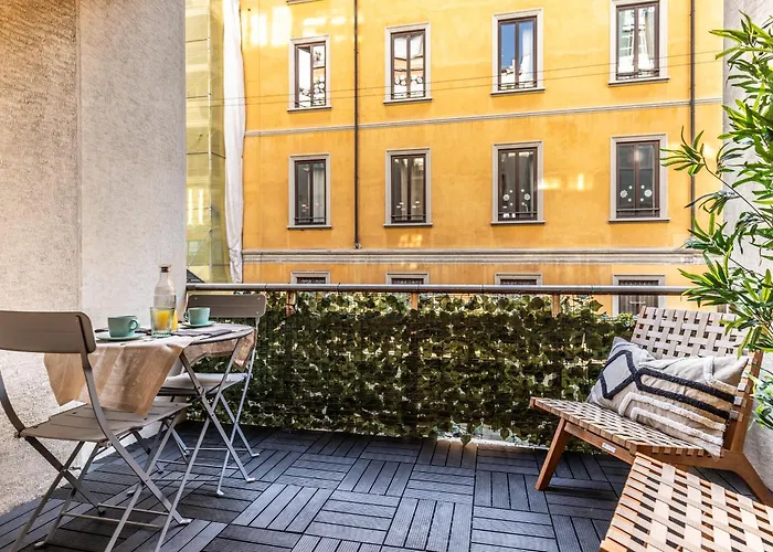 Stayeasy Quadronno33 - 3 Bedrooms, 2 Baths - Duomo Walking Distance * Milan