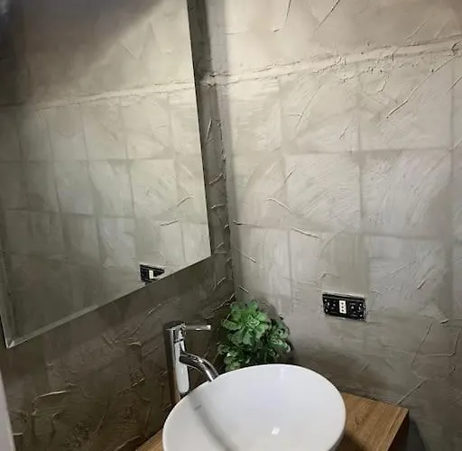 Lejlighed Besana Rent House