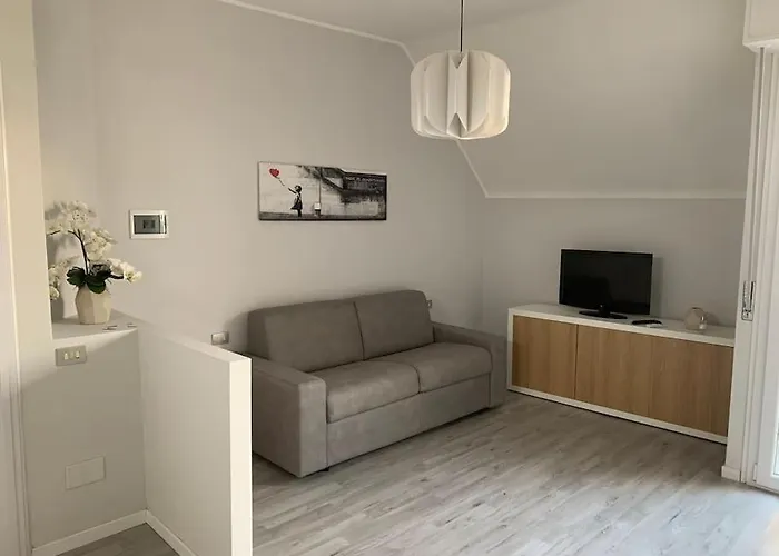 Lejlighed Besana Rent House