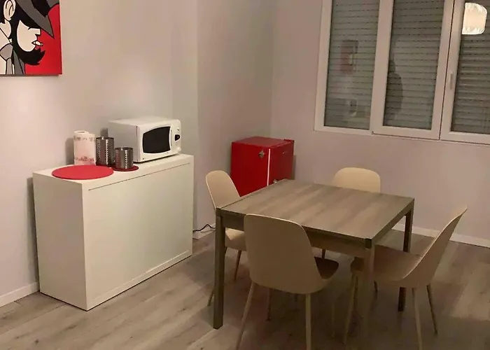 Lejlighed Besana Rent House