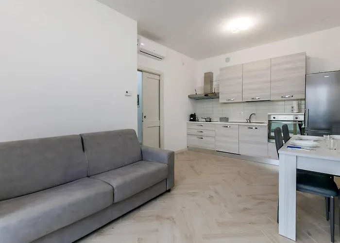 12th Floor Diamond Tower - 72 Apartment Milan
