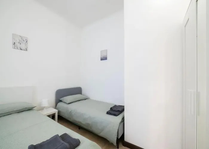 4 Stops From The Center Apartman Milánó