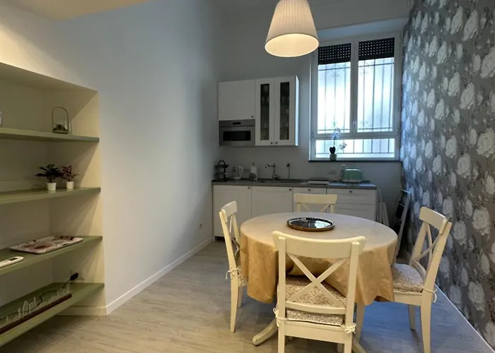 Flowers, A Cozy In Appartement