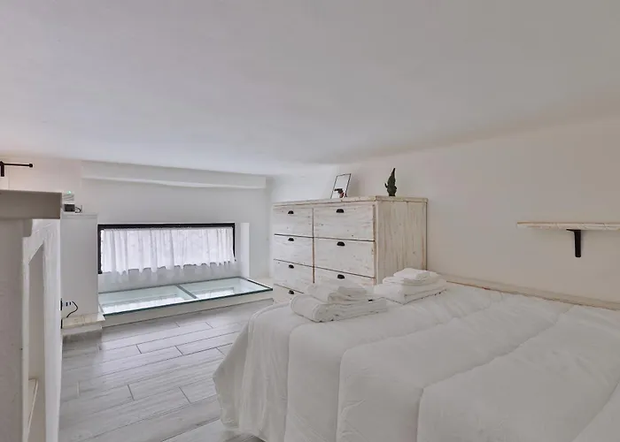 Quiet House In Navigli Sleeps 4 * Milaan
