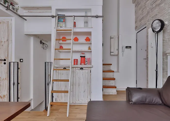 Quiet House In Navigli Sleeps 4 Milaan