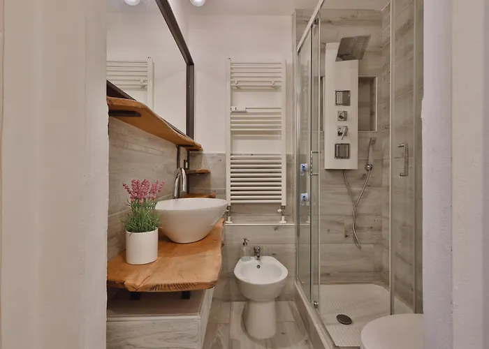 Quiet House In Navigli Sleeps 4 Milaan