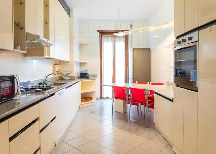 Ampio Con Terrazzo, 3 E 2 Bagni A 2 Passi Dalla Metro * Milan