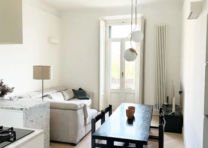 Beautiful Design Flat With Park View, Next To Metro * Milánó