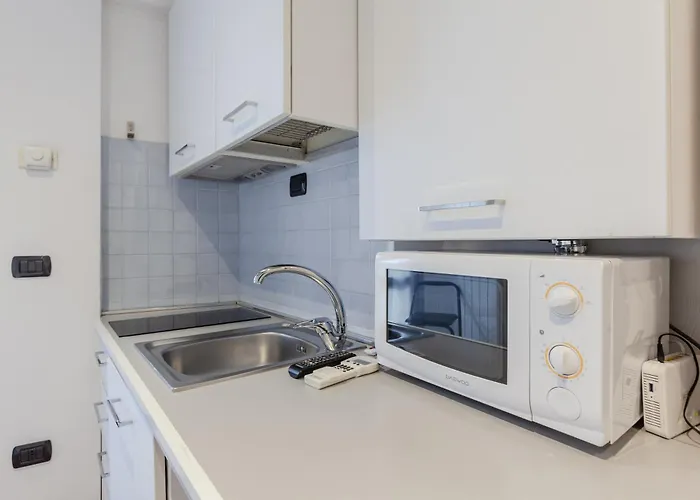 Guesthost - Sant Ambrogio Lovely Flat * Mediolan