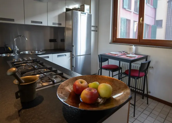 Bastia Rm Up To 4 Guests - In The Heart Of Scalo Romana, Olimpico, Prada, Bocconi And Easy Access To Forum Assago, Ieo, Ied, Duomo, San Siro Appartamento *