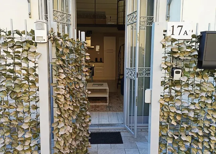 Casa de Férias Yr Bocconi- Modern Loft, 3 Min Walk To Duomo Tram Milão