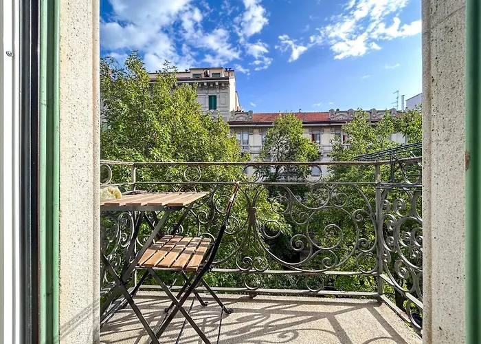 Casa Alberto Da Giussano, Elegante Bilocale In Centro Con Balcone Sul Parco Apartmán Milán