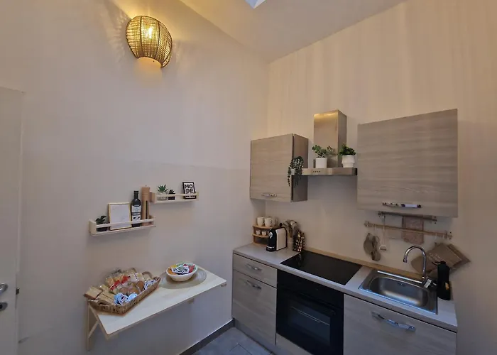Regina In Porta Romana 3 - Sky Tv, Wifi & Breakfast Box *