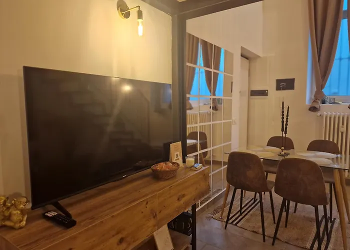 Regina In Porta Romana 3 - Sky Tv, Wifi & Breakfast Box