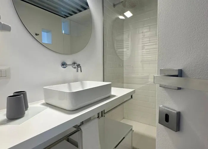 White In Apartment Mailand