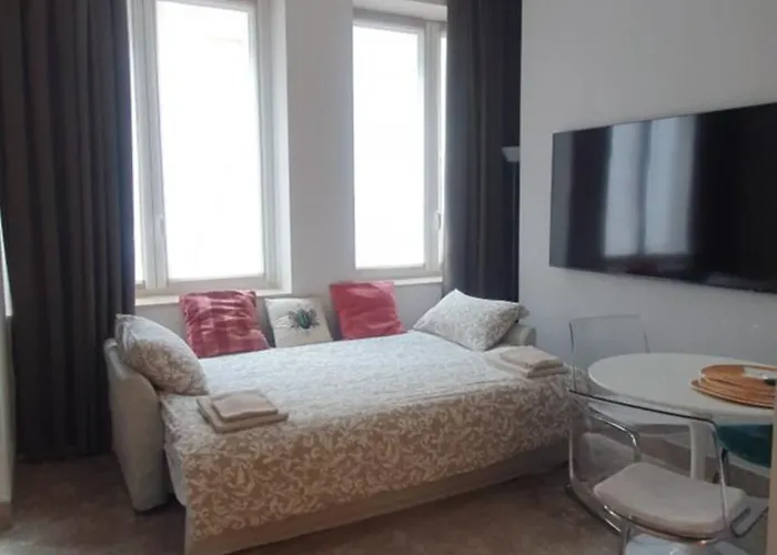 アパート Pink Maison Centro Piazza Diaz Duomo ミラノ
