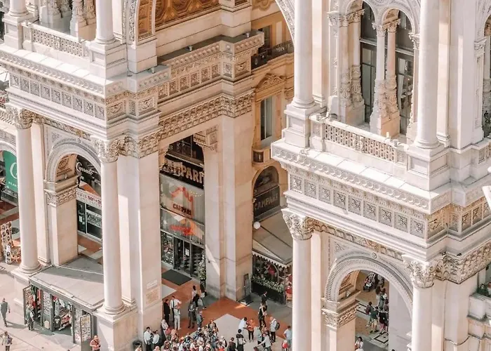 The Boutique - Iconic In Galleria Duomo With Private Parking アパート ミラノ