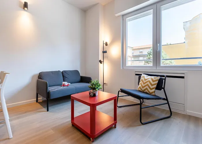 Joivy Solari Tolstoj * Milan