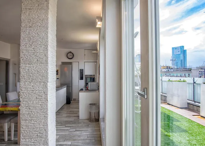 Luxury Flat With Terrace / Stunning Skyline View * 밀라노