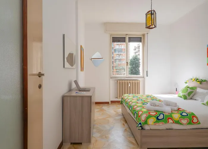 Xenia - Spacious Two-room In The Flower District * Milan