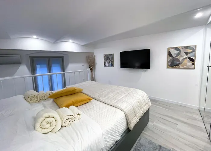 Elegant And Silent Loft In The Center Of *