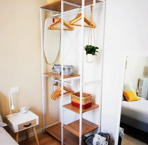 Sunny Flat 50 Meters From The Metro 公寓