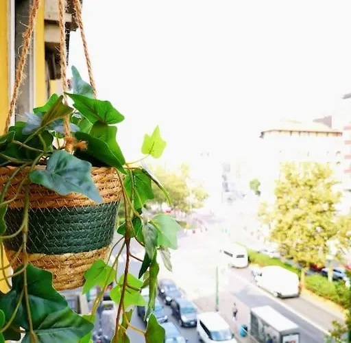 Sunny Flat 50 Meters From The Metro 公寓 *