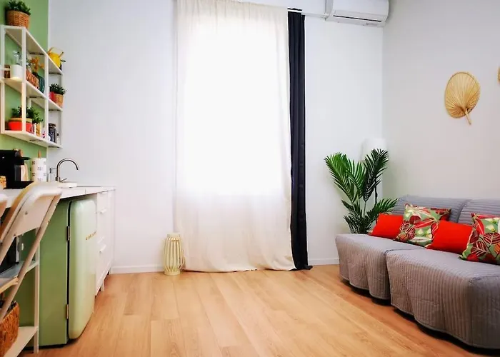 Sunny Flat 50 Meters From The Metro * 米兰