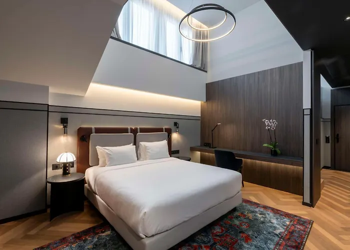 Otel Palazzo Touring Club Milan, A Radisson Collection 5*