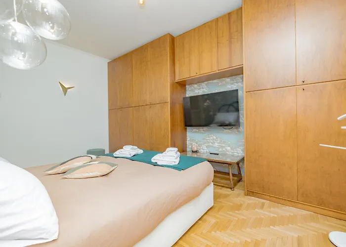 Elegance - Wi-fi Ultra Fast, Near Station Apartment
