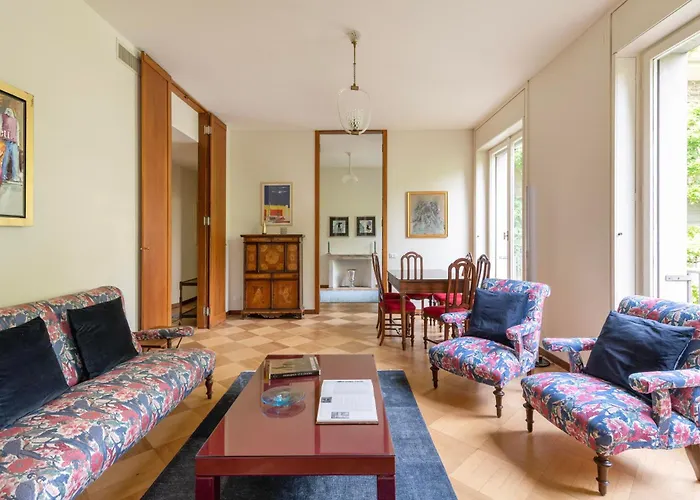 Classy Heritage Home, Center, 7 Guests Mailand