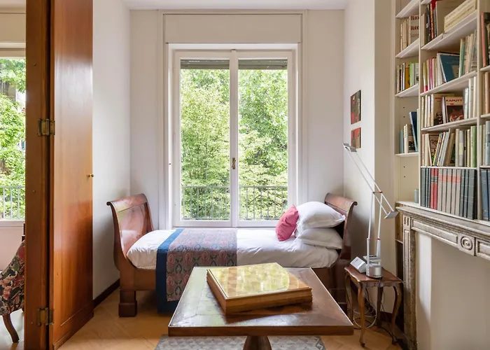 Classy Heritage Home, Center, 7 Guests Apartment Mailand