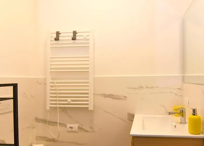 Appartement Fond. Prada-ieo Elegante Con Milaan