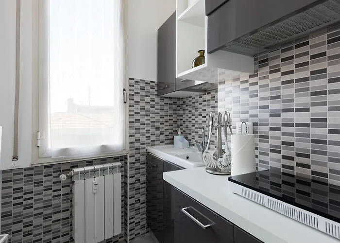 Guesthost - Bande Nere Mm1 With Balcony * Mediolan