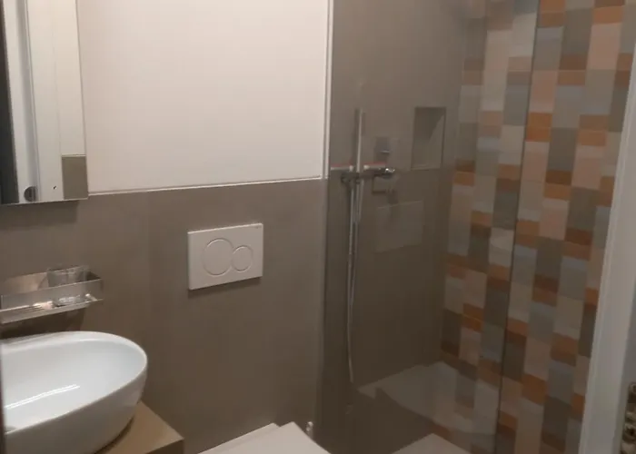 דירה With Free Parking Garage - Con Parcheggio Incluso Nuovo Con 2 Da Letto E Due Bagni - New With 2 Bdrooms 2 Bathrooms- Jellow Subway Metro Gialla Porta Romana 3 Stops To Duomo מילאנו