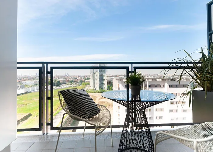 아파트 With Panoramic View Of And Public Free Parking Lot *