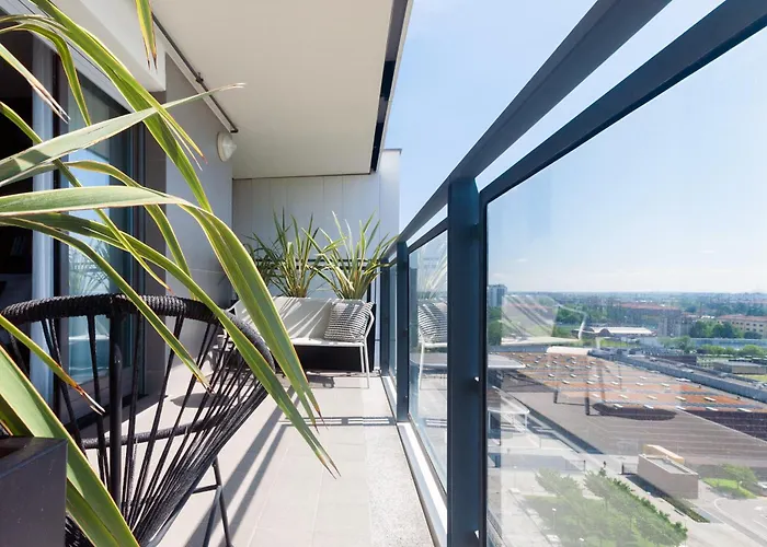 With Panoramic View Of And Public Free Parking Lot 밀라노