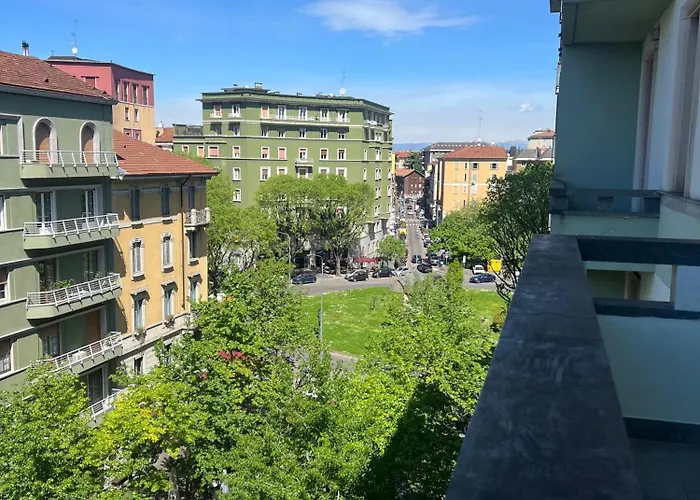 New With Balcony, Isola Bosco Verticale Milán