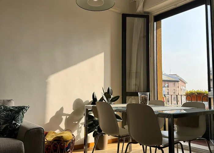 Apartment Trilocale Con Due Balconi A Isola Porta Nuova Mailand