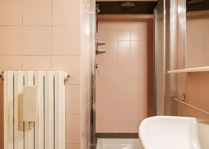 Elegante Bilocale Con Postazione Lavoro San Babila דירה