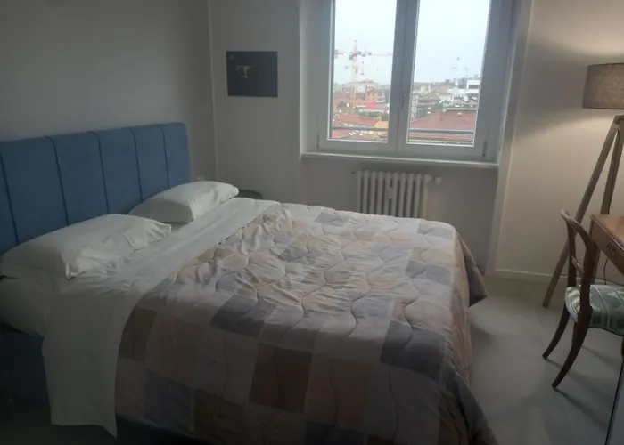 With Free Parking Garage - Con Parcheggio Incluso Nuovo Con 2 Da Letto E Due Bagni - New With 2 Bdrooms 2 Bathrooms- Jellow Subway Metro Gialla Porta Romana 3 Stops To Duomo *