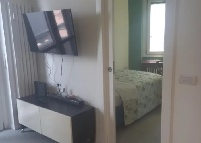 With Free Parking Garage - Con Parcheggio Incluso Nuovo Con 2 Da Letto E Due Bagni - New With 2 Bdrooms 2 Bathrooms- Jellow Subway Metro Gialla Porta Romana 3 Stops To Duomo