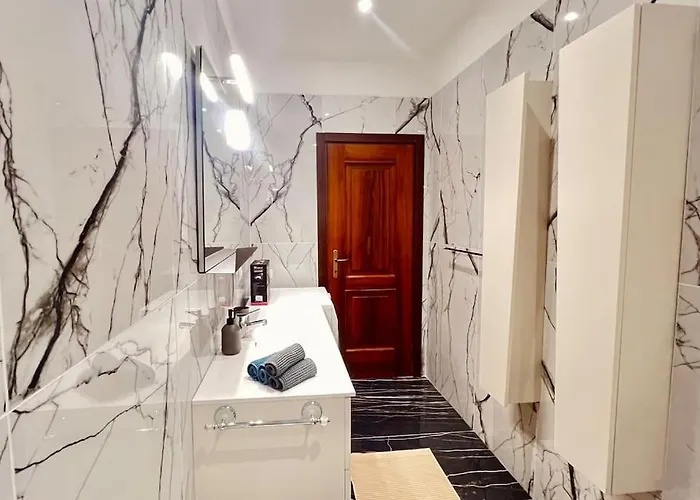 New And Elegant On The Navigli Netflix E * ميلان