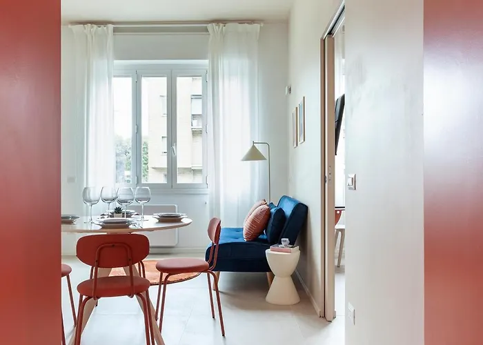 Giulio's Hideaway - Close To Station