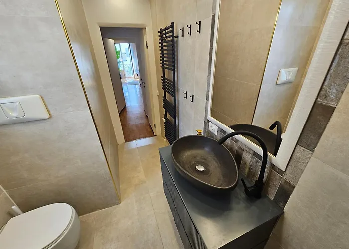 Exclusive Floor 2-bedroom Flat *