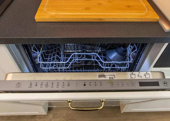 Accogliente A Pochi Passi Dalla Metro, San Siro E Con Aria Condizionata Apartamento *