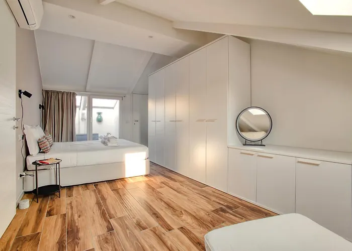 公寓 Just Urban - Exclusive Duomo View Penthouse - 5 Min To M4 Dateo 米兰