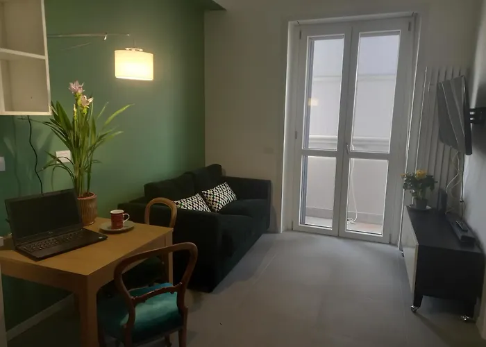 With Free Parking Garage - Con Parcheggio Incluso Nuovo Con 2 Da Letto E Due Bagni - New With 2 Bdrooms 2 Bathrooms- Jellow Subway Metro Gialla Porta Romana 3 Stops To Duomo מילאנו