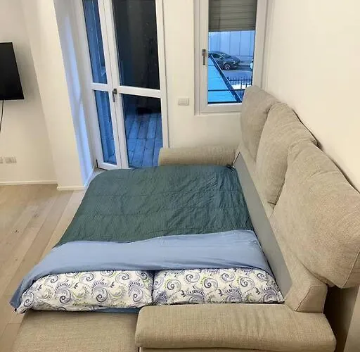 Modern - Walking Distance To Station *